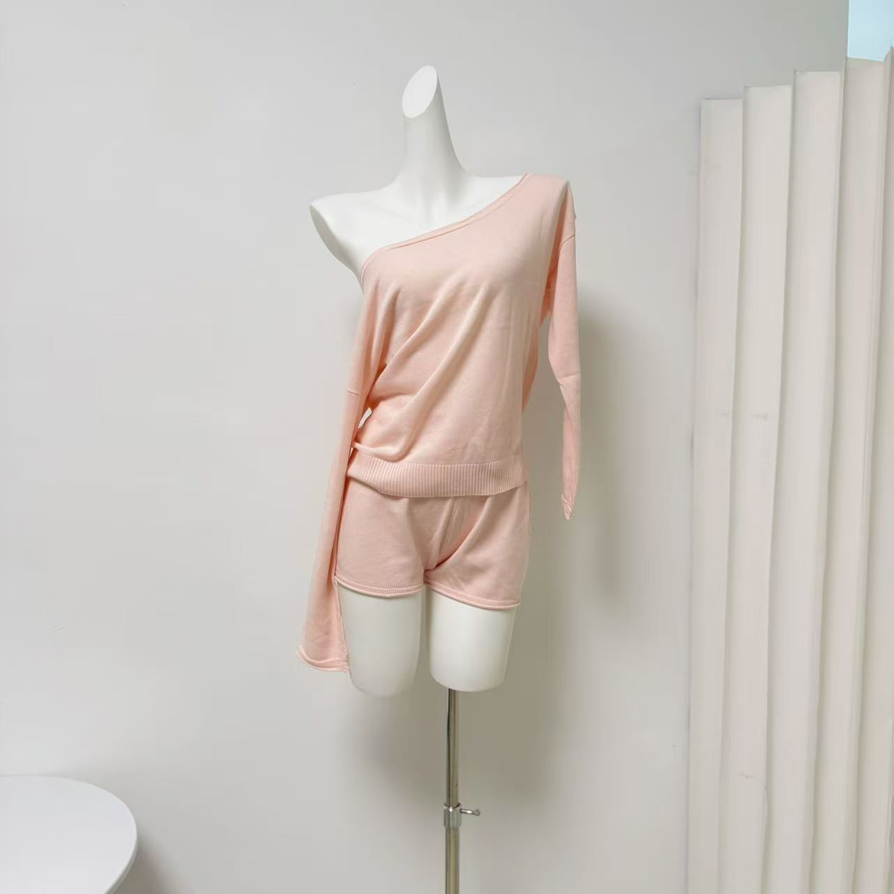 Ruoyu Custom Relaxed Off-Shoulder Knit Top and Shorts Two-Piece Set for Women