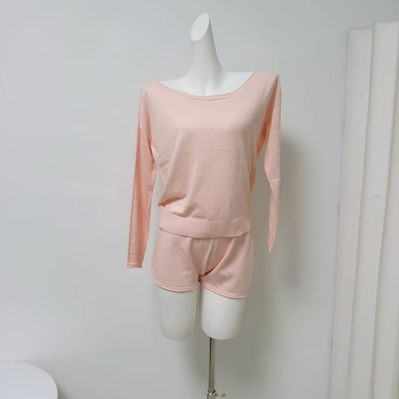 Ruoyu Custom Relaxed Off-Shoulder Knit Top and Shorts Two-Piece Set for Women - Image 2