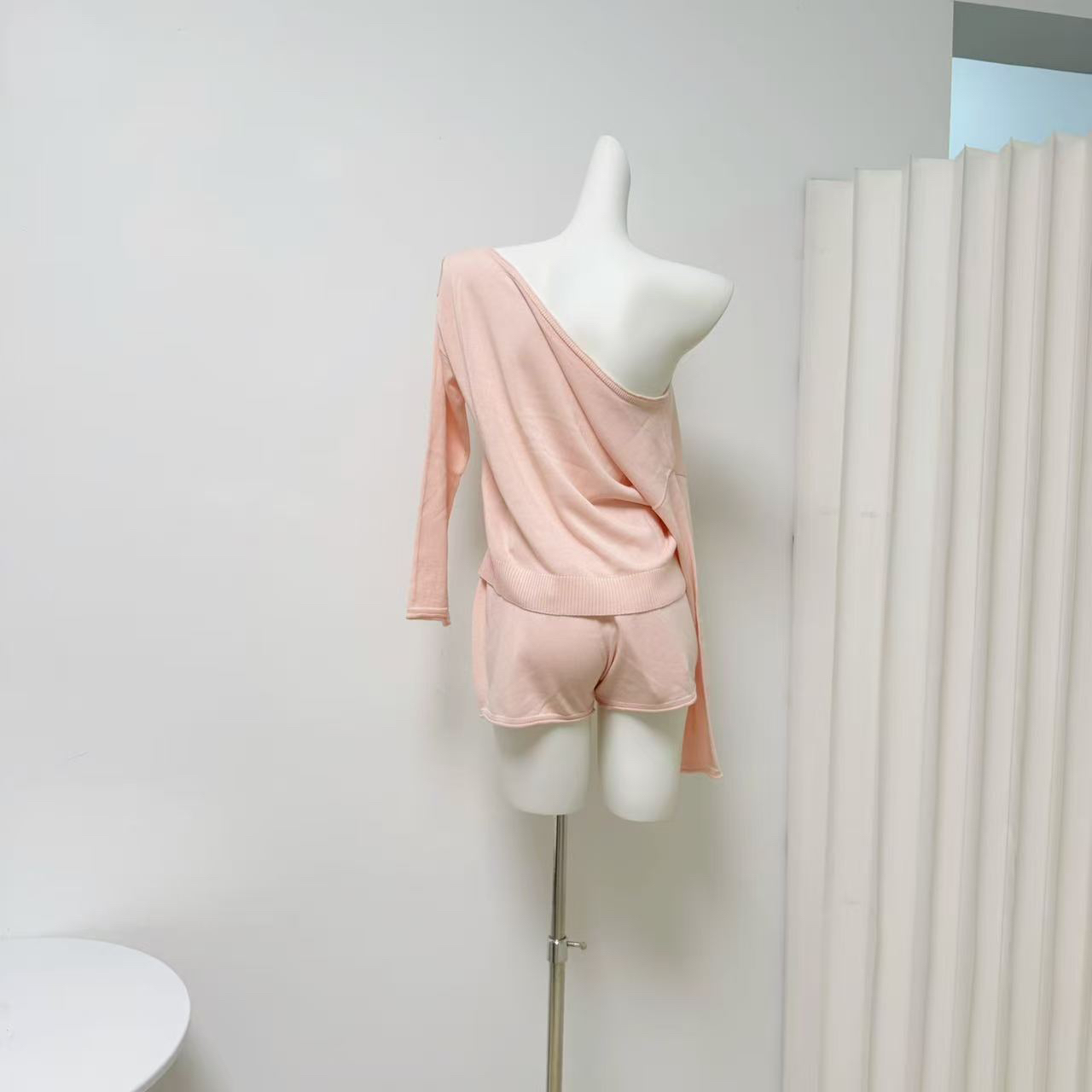 Ruoyu Custom Relaxed Off-Shoulder Knit Top and Shorts Two-Piece Set for Women - Image 5