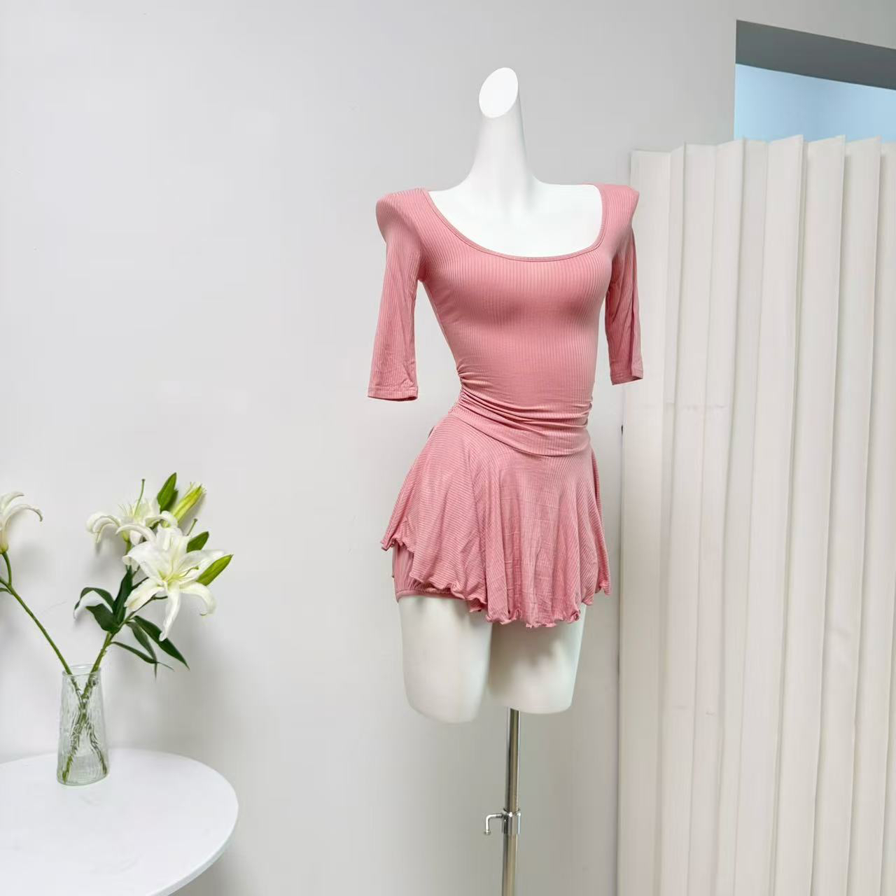 Women's Two-Piece Knit Dress and Bloomers Set with Flattering Silhouette - Image 4